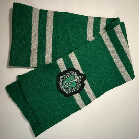 Wizarding World Of Harry Potter Accessories - Official Harry Potter Wizarding World Slytherin Scarf - Green & Silver